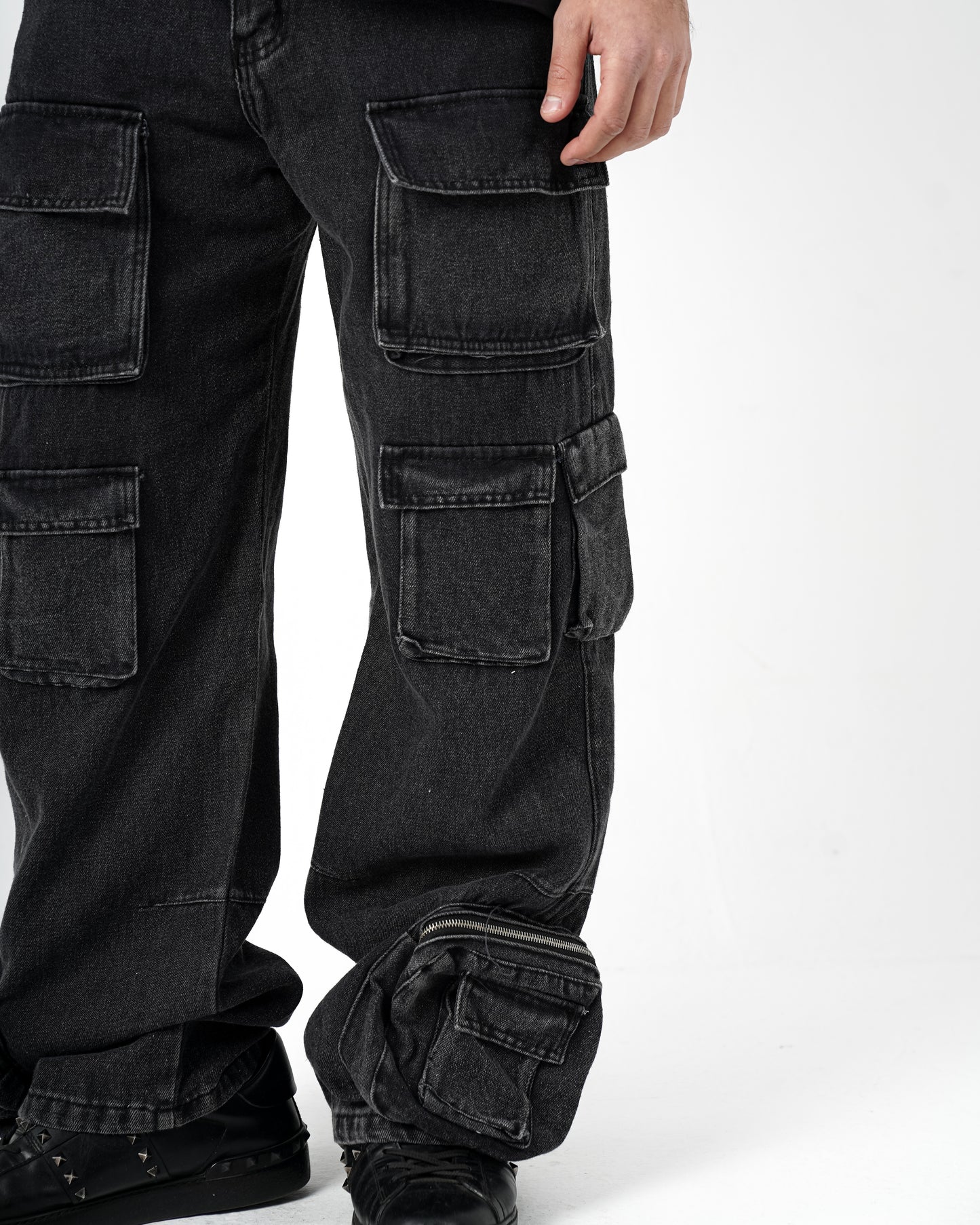 Greyish Black-Pocket jeans